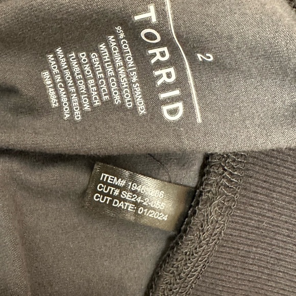 Torrid gray and black camo leggings or jogger sz 2(18/20) - Picture 3 of 5